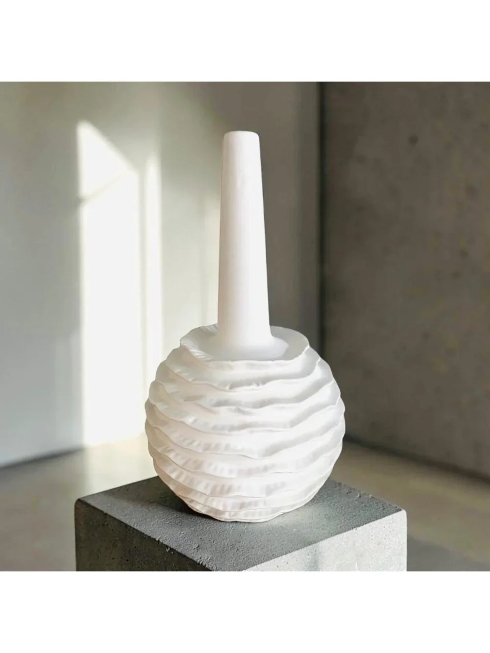 Wildwood Piper Blanca Vase Sculptural White Ceramic Vase Designer Home Décor Coa